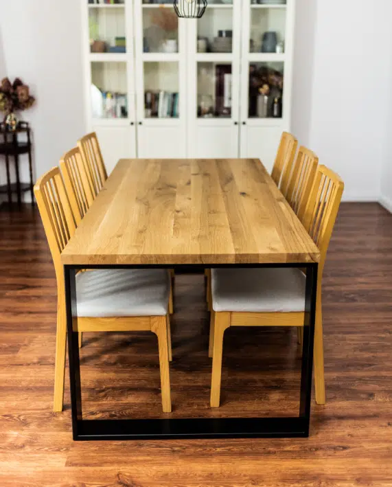 Stół z prostokątnym blatem drewnianym